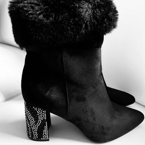 Women’s Black Block Heel Almond Toe Ankle Boots Sz 7